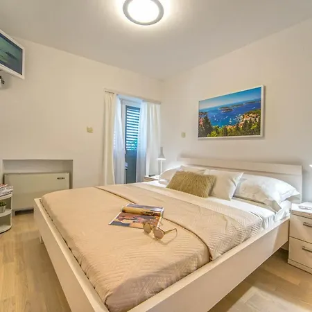 Stari Grad Sleeps 6 * Stari Grad (Hvar)